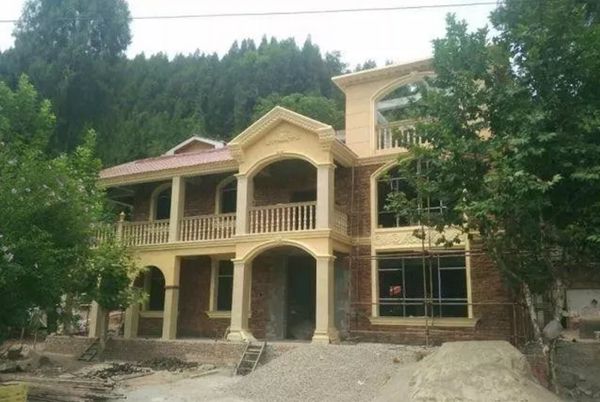 終于明白了為什么都回老家蓋房子,原來(lái)都在建輕鋼別墅(圖1) 鄉(xiāng)下輕鋼別墅