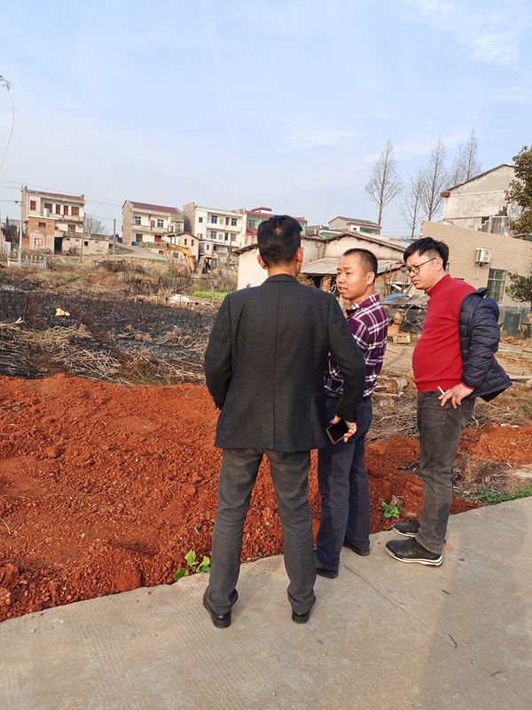 輕鋼老大帶領(lǐng)施工團(tuán)隊(duì)給老業(yè)務(wù)拜年送福利!(圖13) 睿婕輕鋼別墅