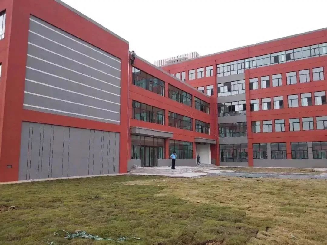 央視報(bào)道:裝配式輕鋼結(jié)構(gòu)都可以建學(xué)校了!(圖6) 睿婕輕鋼別墅
