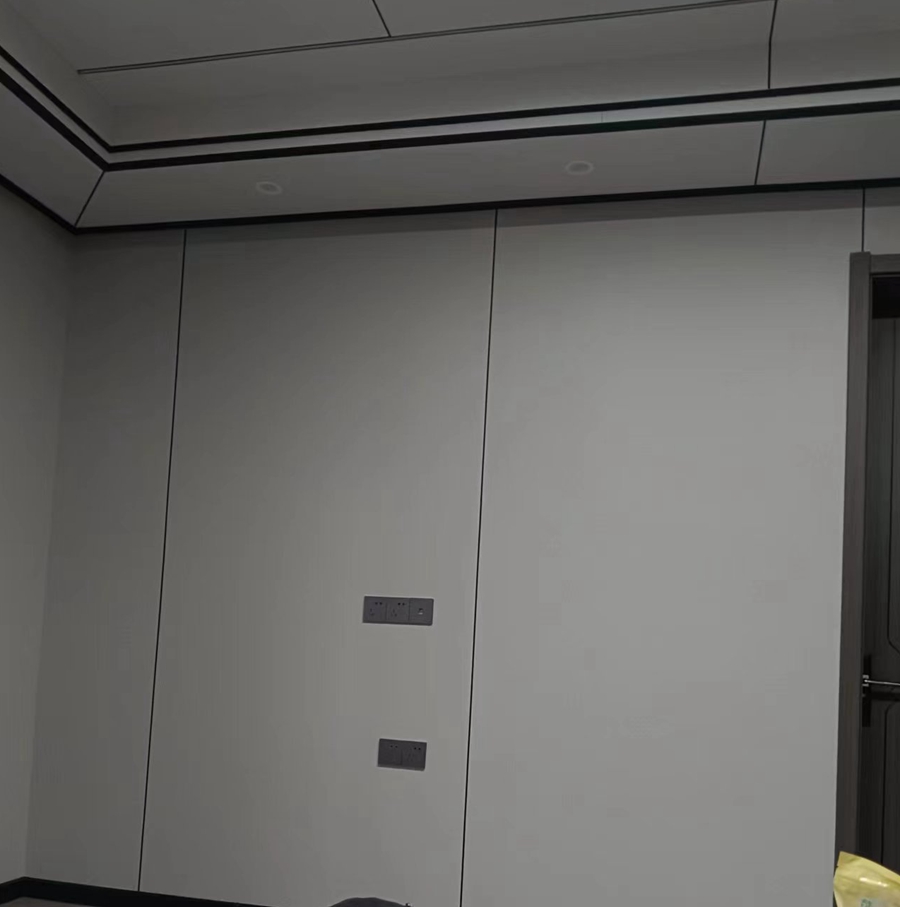 極簡主義風(fēng)格,重新定義生活:輕鋼別墅的現(xiàn)代藝術(shù)之美(圖2) 極簡主義風(fēng)格,重新定義生活:輕鋼別墅的現(xiàn)代藝術(shù)之美(圖2)