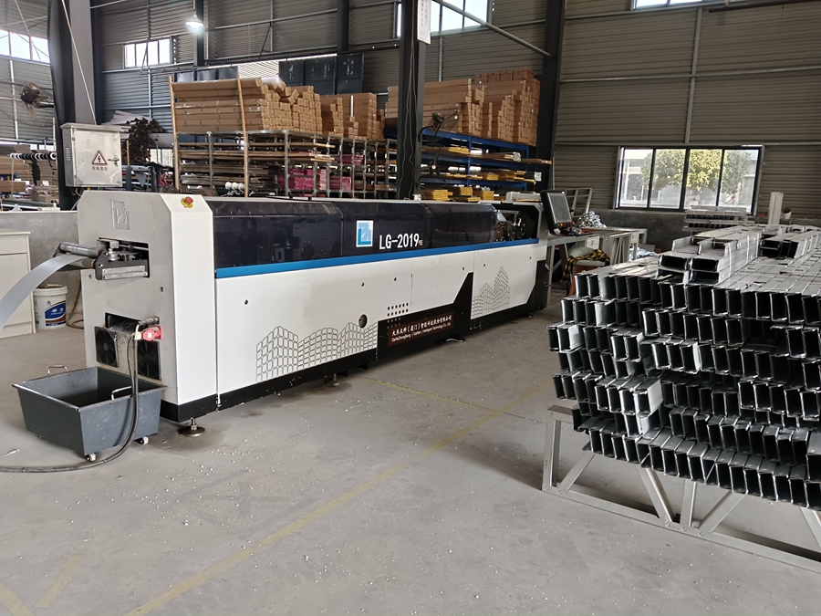 全自動輕鋼別墅龍骨機(jī)有哪些種類？