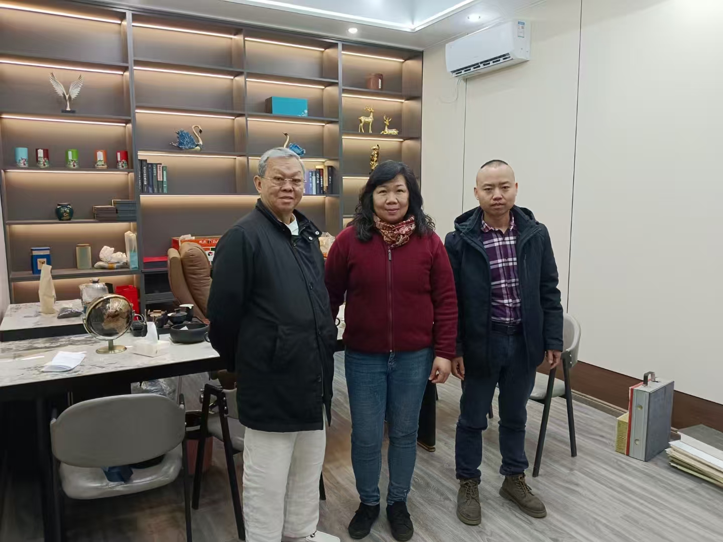 法國(guó)友人來(lái)睿婕實(shí)地考察談合作 法國(guó)友人來(lái)睿婕實(shí)地考察談合作