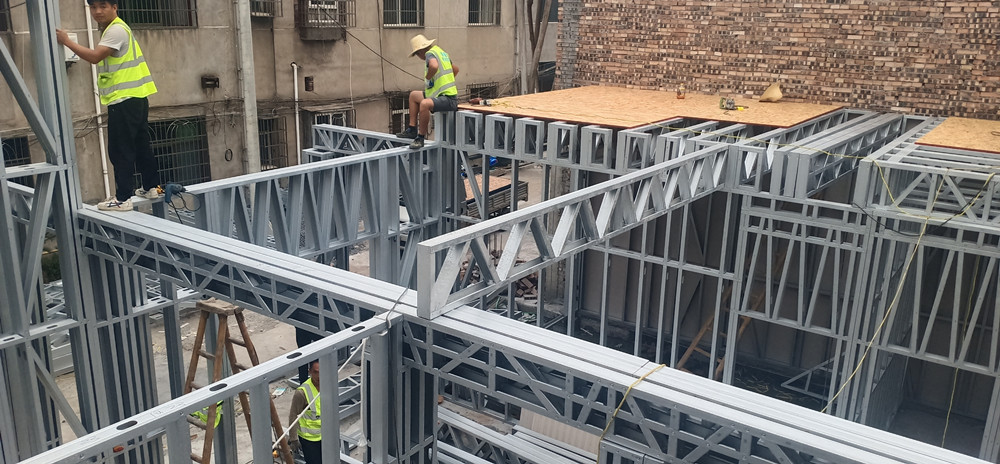 正在組裝的輕鋼別墅 正在組裝的輕鋼別墅